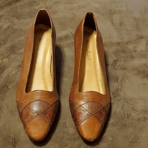 Revelations very comfortable  size 8